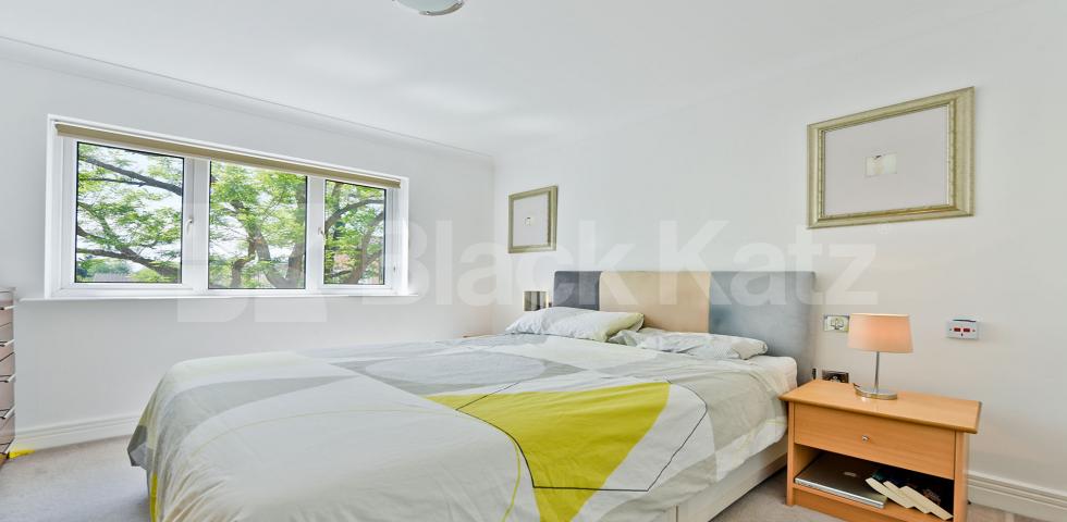 			NEW INSTRUCTION  (Includes Private Gated Parking), 1 Bedroom, 1 bath, 1 reception Apartment			 Wells Place, Kingham Close, Earlsfield